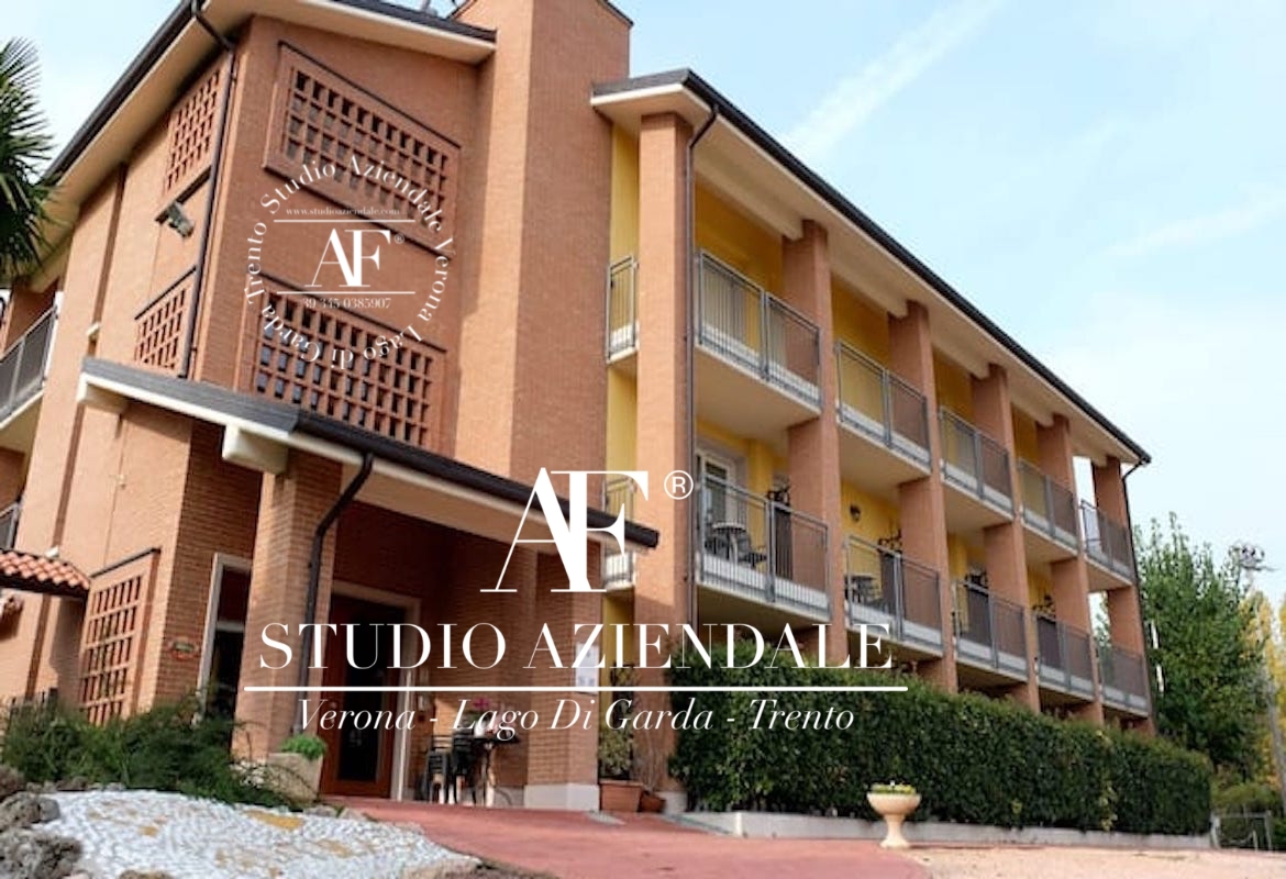 .·.  STRUTTURA TURISTICO RICETTIVA COMPRENSIVA DI IMMOBILE E GESTIONE A PESCHIERA DEL GARDA .·. 